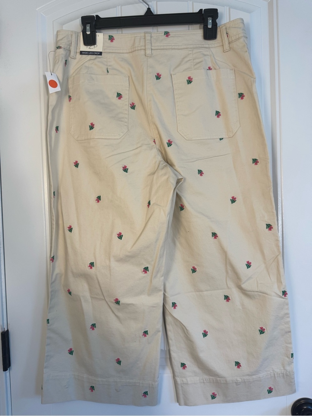 Talbots Beige Cropped Embroidered Floral NWT - Picture 3 of 6